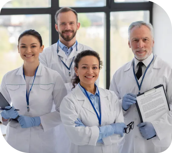 El equipo médico de In Vitae Cells con batas blancas
